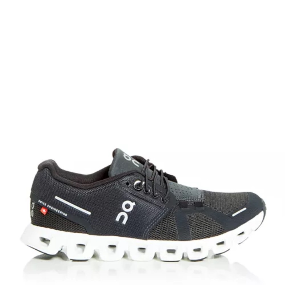 On Cloud 5 Women’s Sneakers in Black. Size 8.5. Excellent condition! - Picture 2 of 8